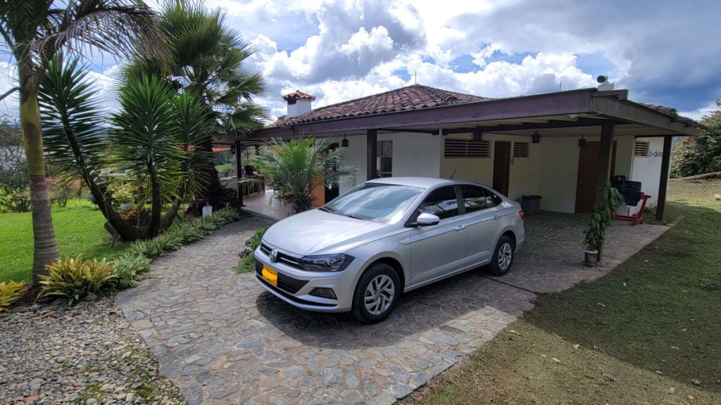 Main entrance and driveway at the finca in Rionegro