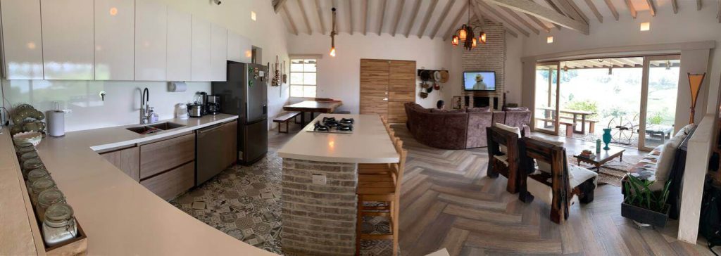 Open space living room and kitchen for family reunions at the finca in Rionegro